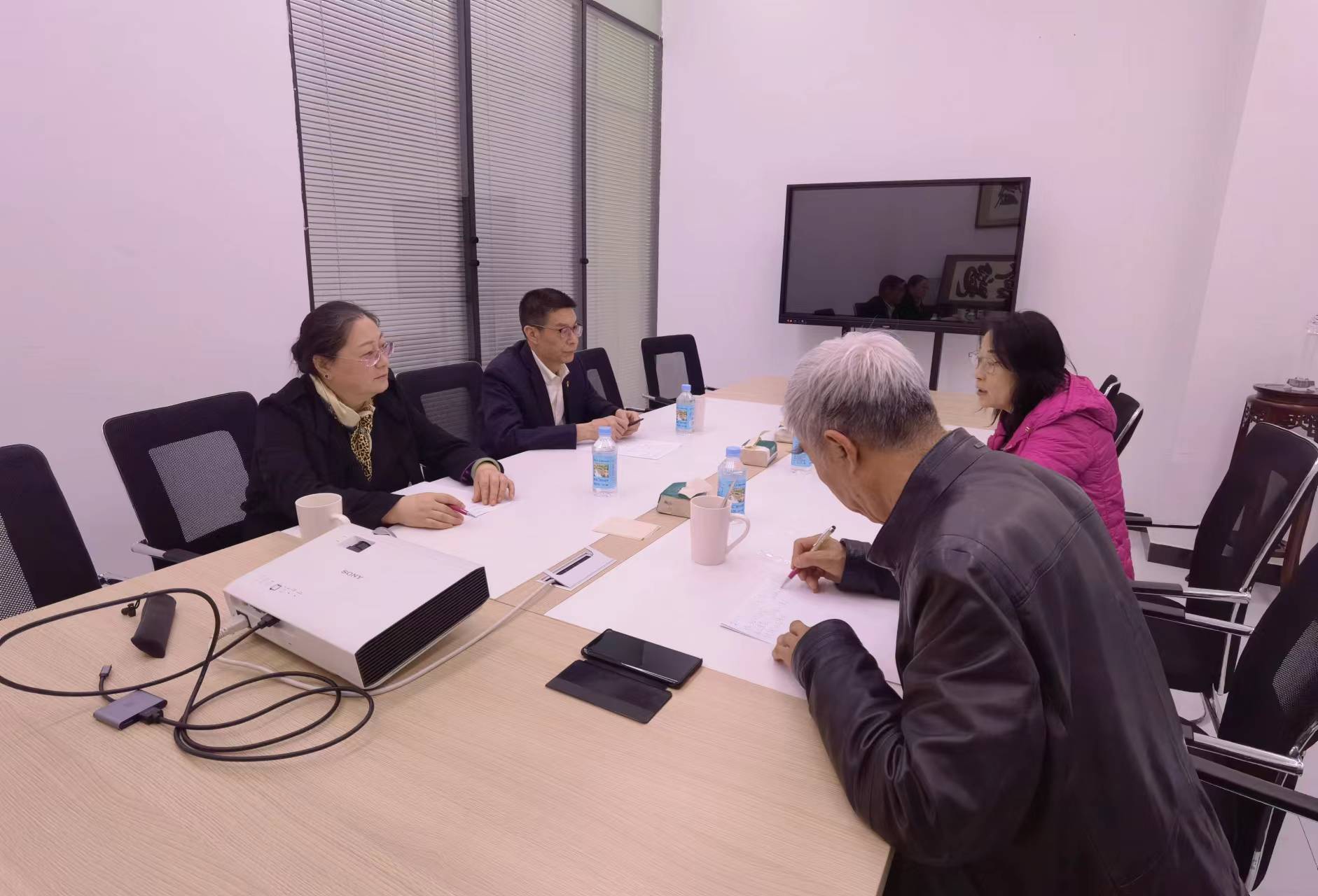 中國(guó)科(kē)協中國(guó)科(kē)學家(jiā)雜(zá)志(zhì)社總編謝(xiè)寅平等應邀赴中澳農(nóng)牧集團調研